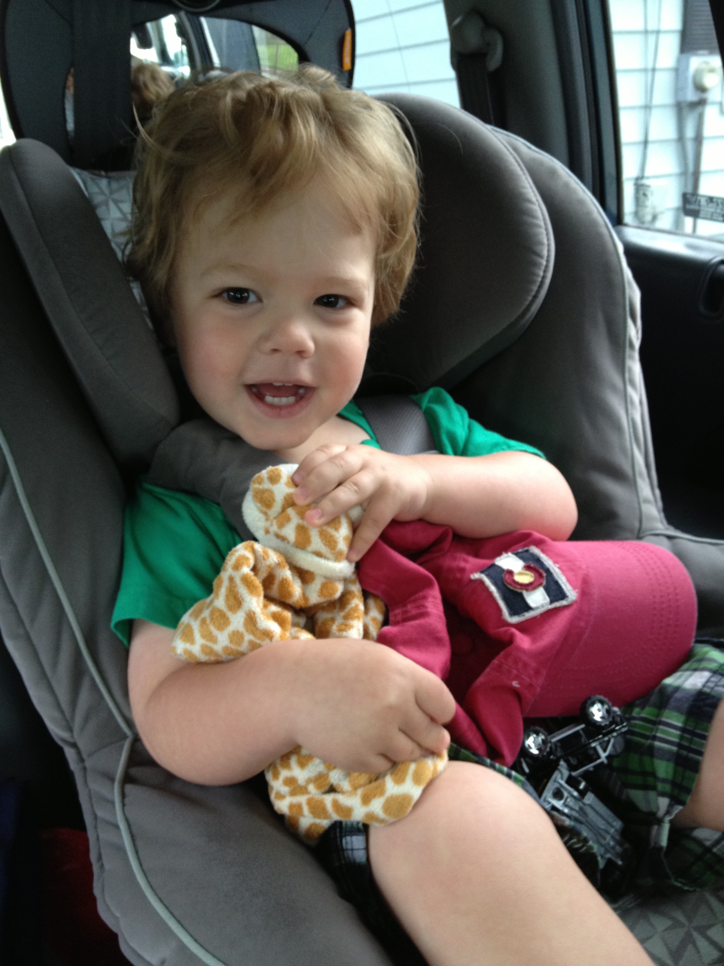 h was all smiles as we left this morning. i'm sure having his favorite things in hand didn't hurt. ;)